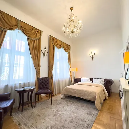 Opera Apartment *